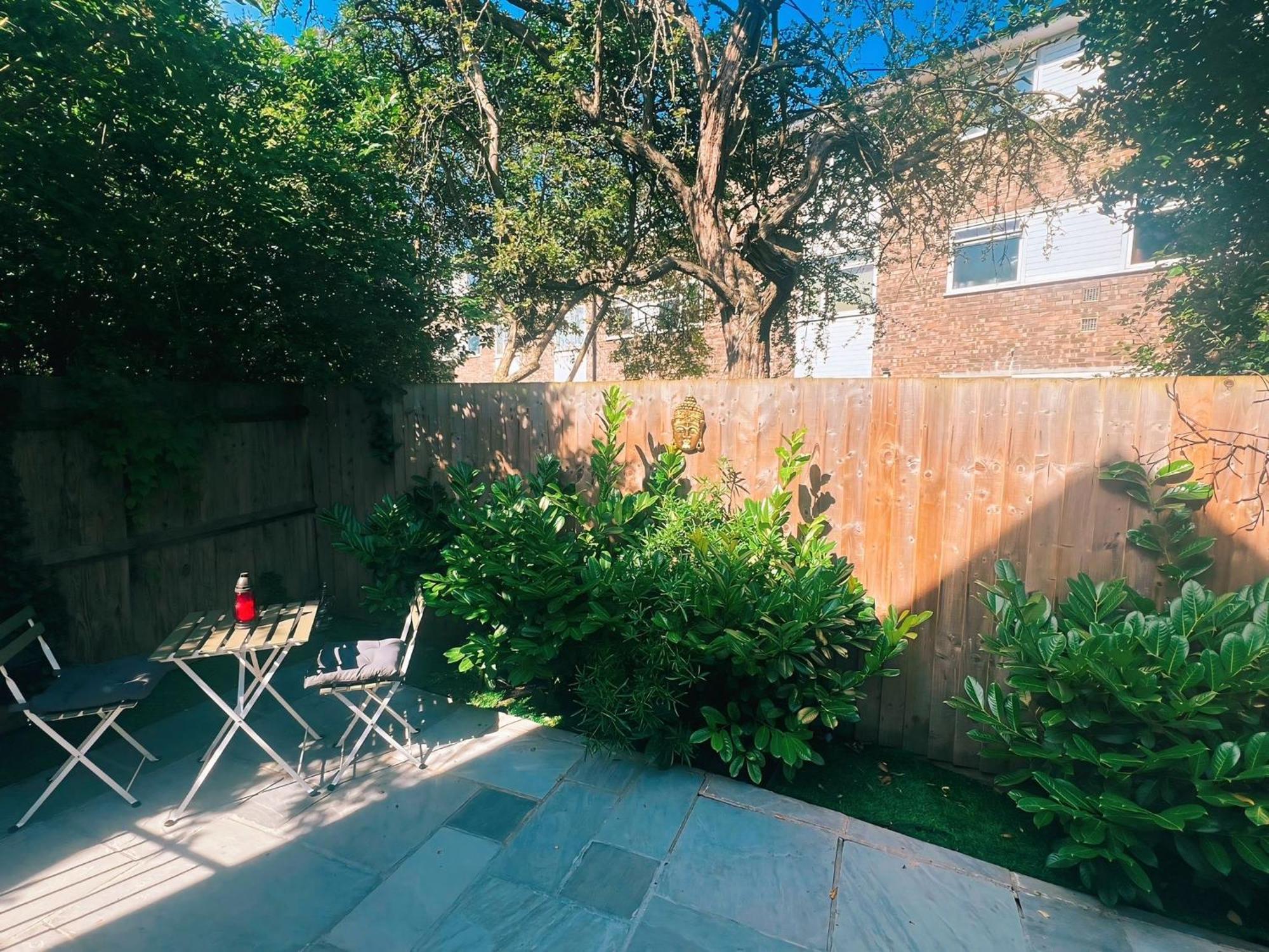 Tropical Room With Private Bathroom And Patio London Luaran gambar